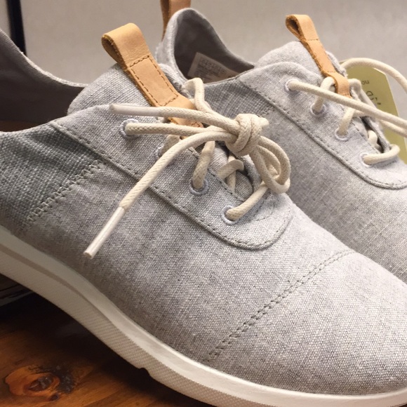 Brand new with tag and box toms cabriole sneaker - Picture 4 of 5